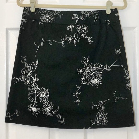 Rafaella Dresses & Skirts - Rafaella embroidered floral skirt size 8